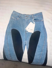 Load image into Gallery viewer, Petra spiral split hem detail jeans