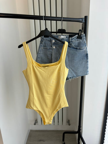 Una yellow double lined slinky square neck bodysuit