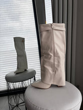 Load image into Gallery viewer, Ivey folded lock detail boots - original beige