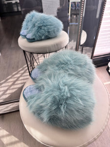 Millie faux fur oversized slippers - blue