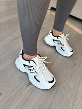 Load image into Gallery viewer, Nessa trainers - white/black