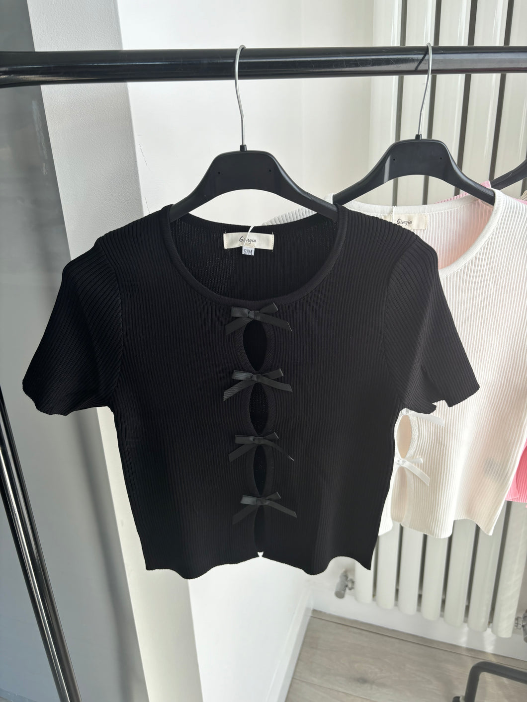 Georgie bow front cut out detail ribbed knit top - black