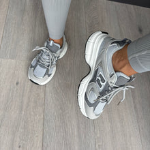 Load image into Gallery viewer, Nessa trainers - grey/silver (size up)