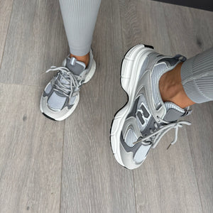 Nessa trainers - grey/silver (size up)