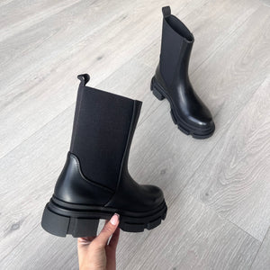 Eve chunky sole boots - black