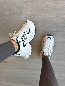 Nessa trainers - white/black