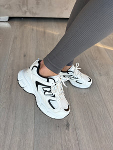 Nessa trainers - white/black