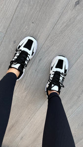 Nessa trainers - black/white (true to size)