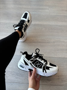 Nessa trainers - black/white (true to size)