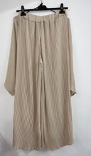 Load image into Gallery viewer, Belted top and pleated trouser set