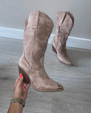 Load image into Gallery viewer, Darelle mid cowboy boots - tan