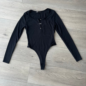 Button detail bodysuit - black