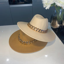 Load image into Gallery viewer, Hadley chain detail fedora - cream